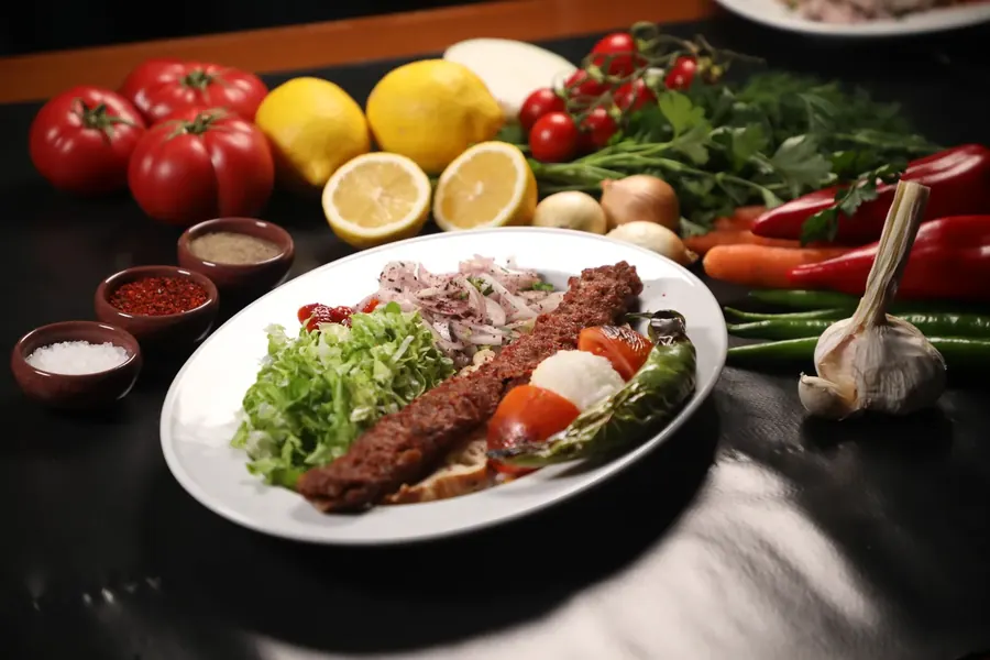 Adana kebap porsiyonu