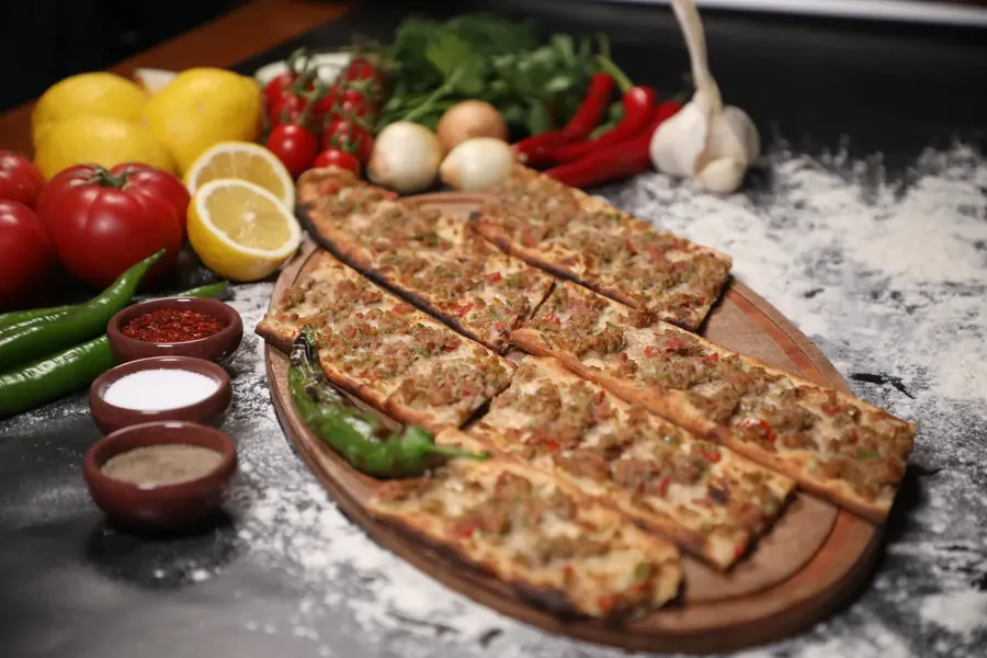 Konya usulü etli ekmek